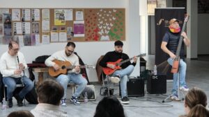 ISKOLÁNKBAN LÉPETT FEL A SWING Á LA DJANGO