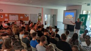 „OLVASÓ CSALÁDOK – TÖBB MINT VERS: HIMNUSZ – SZÓZAT – NEMZETI  DAL, AVAGY MAGYARSÁGUNK MEGHATÁROZÓ MŰVEI”